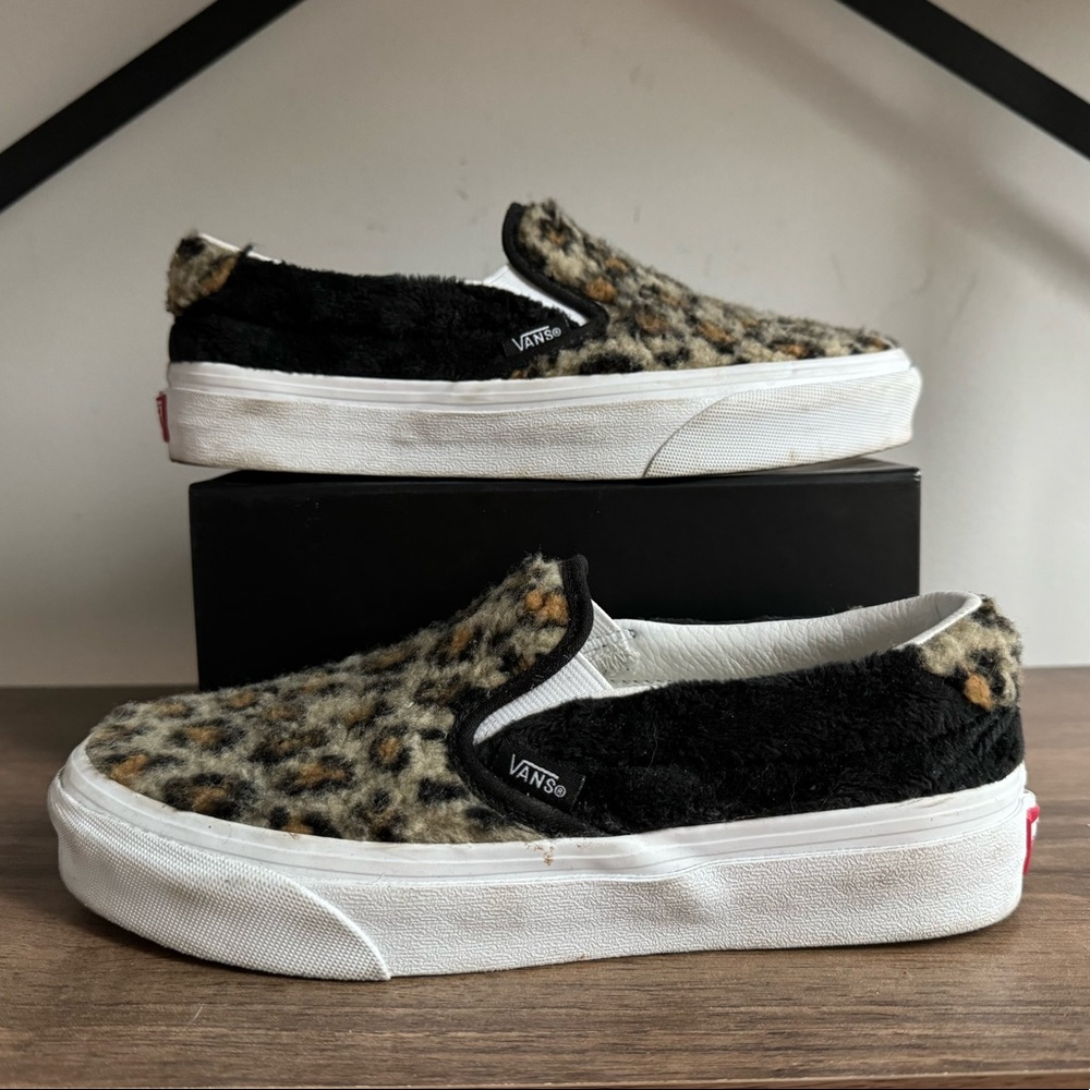 Vans slip-on Sherpa Leopard Women’s 6 (worn twice)